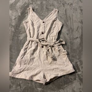 Acelitt Womens Casual Summer Crewneck Ruffle Sleeveless Romper, Never Worn